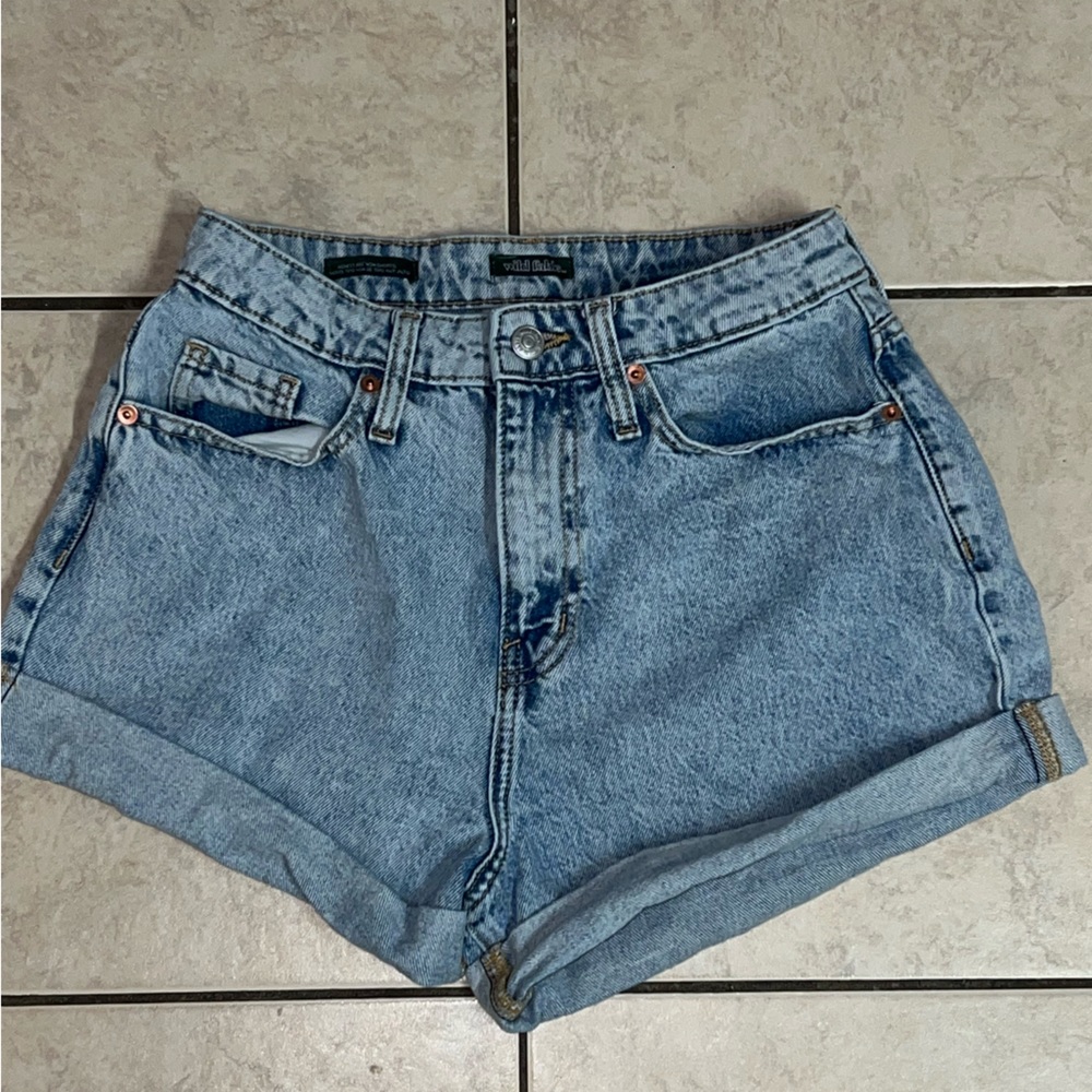 Super high rise mom Jean shorts. Size 2/26R
